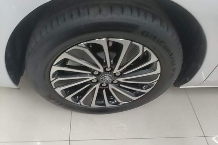 Used Buick GL8 New Energy 2025 Lu Shang Luxury Edition 7-Seater Left Front Wheel Hub
