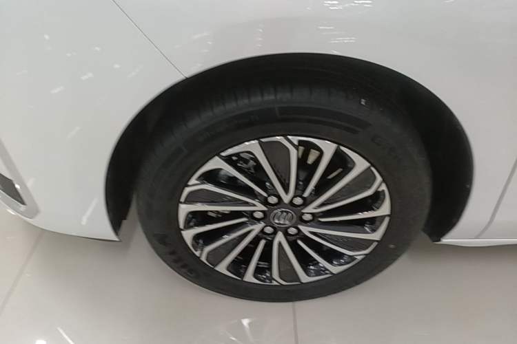 Used Buick GL8 New Energy 2025 Lu Shang Luxury Edition 7-Seater Left Front Wheel Hub