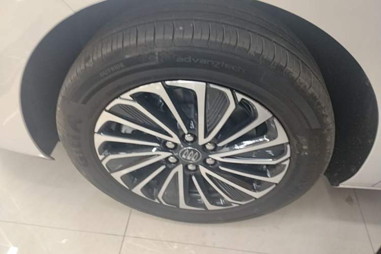 Used Buick GL8 New Energy 2025 Lushang First-Drive Edition 7-Seater Left Front Wheel Hub