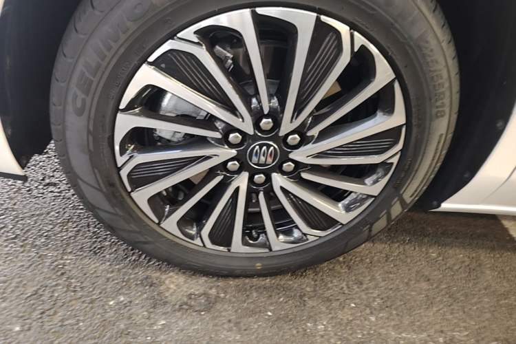 Used Buick GL8 New Energy 2025 Lu Shang Luxury Edition 7-Seater Left Front Wheel Hub