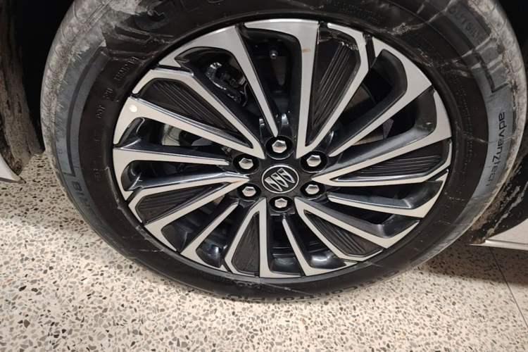 Used Buick GL8 New Energy 2025 Lu Shang Luxury Edition 7-Seater Left Front Wheel Hub