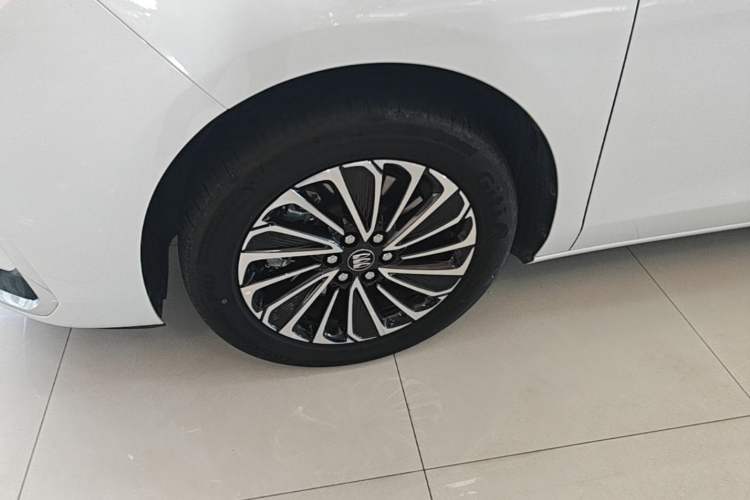Used Buick GL8 New Energy 2025 Lu Shang Luxury Edition 7-Seater Left Front Wheel Hub