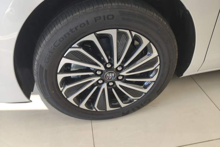 Used Buick GL8 New Energy 2025 Lu Shang Smart Enjoyment Edition 7-Seater Left Front Wheel Hub