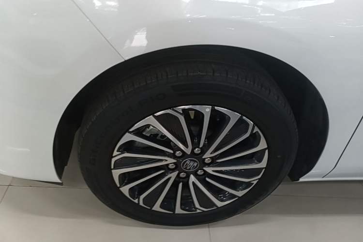Used Buick GL8 New Energy 2025 Lu Shang Luxury Edition 7-Seater Left Front Wheel Hub