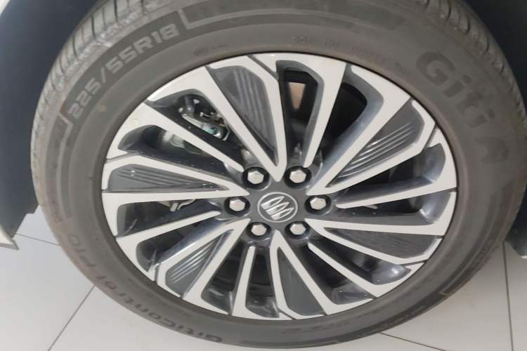 Used Buick GL8 New Energy 2025 Lu Shang Luxury Edition 7-Seater Left Front Wheel Hub