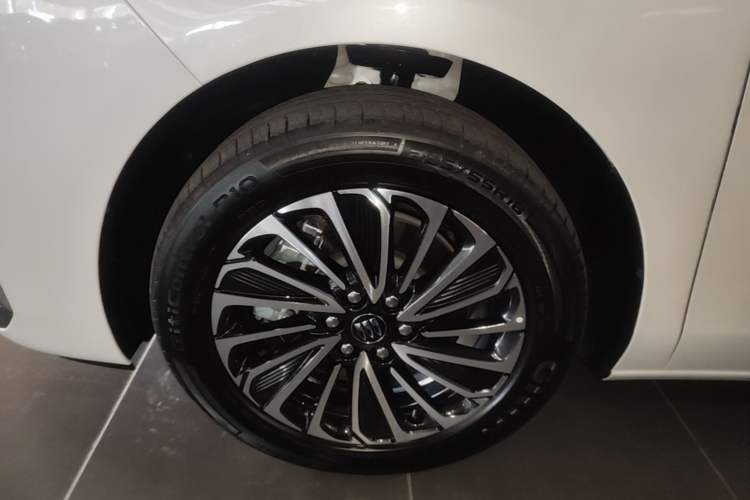 Used Buick GL8 New Energy 2025 Lu Shang Luxury Edition 7-Seater Left Front Wheel Hub