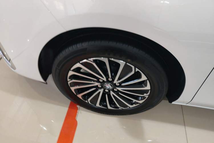 Used Buick GL8 New Energy 2025 Lu Shang Smart Enjoyment Edition 7-Seater Left Front Wheel Hub