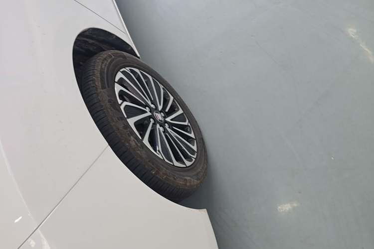 Used Buick GL8 New Energy 2025 Lu Shang Luxury Edition 7-Seater Left Front Wheel Hub