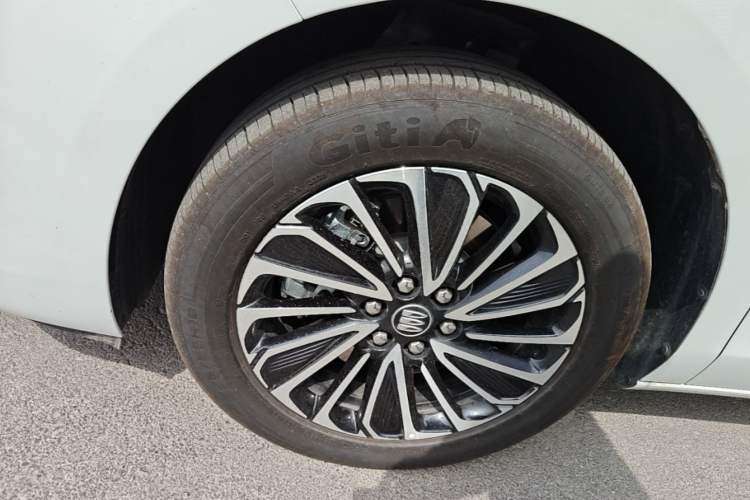 Used Buick GL8 New Energy 2025 Lu Shang Luxury Edition 7-Seater Left Front Wheel Hub