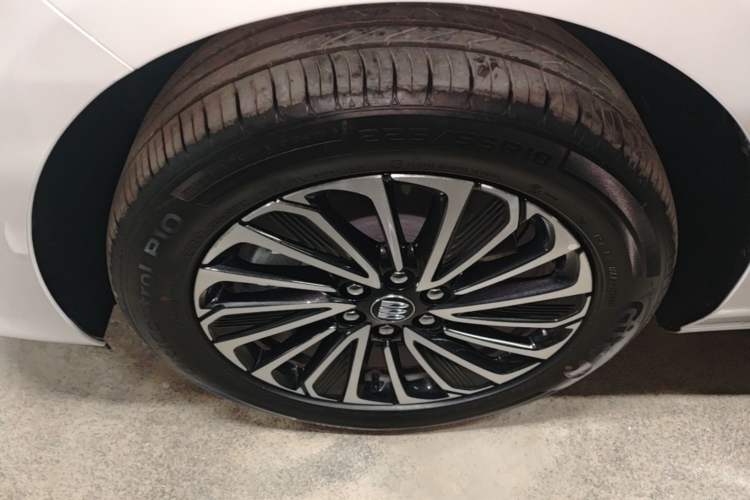 Used Buick GL8 New Energy 2025 Lu Shang Smart Enjoyment Edition 7-Seater Left Front Wheel Hub