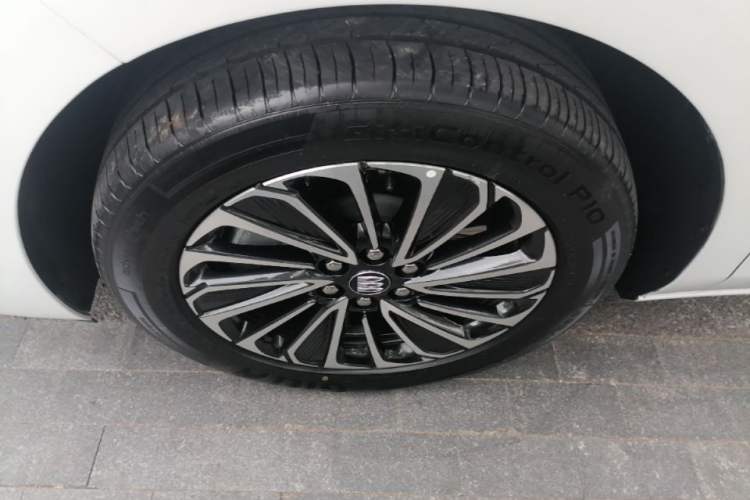 Used Buick GL8 New Energy 2025 Lu Shang Luxury Edition 7-Seater Left Front Wheel Hub