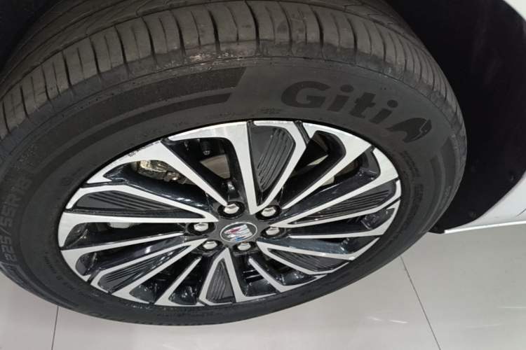 Used Buick GL8 New Energy 2025 Lu Shang Smart Enjoyment Edition 7-Seater Left Front Wheel Hub