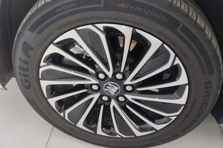 Used Buick GL8 New Energy 2025 Lu Shang Luxury Edition 7-Seater Left Front Wheel Hub