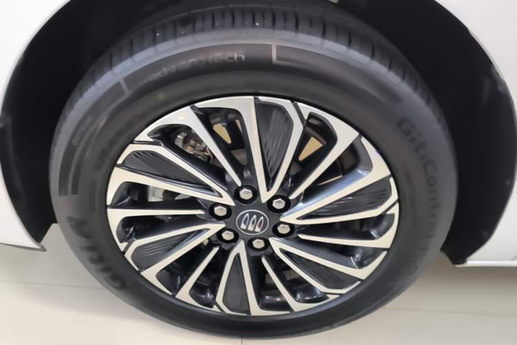 Used Buick GL8 New Energy 2025 Lu Shang Luxury Edition 7-Seater Left Front Wheel Hub