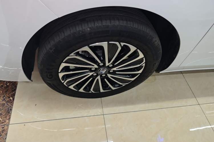 Used Buick GL8 New Energy 2025 Lu Shang Smart Enjoyment Edition 7-Seater Left Front Wheel Hub