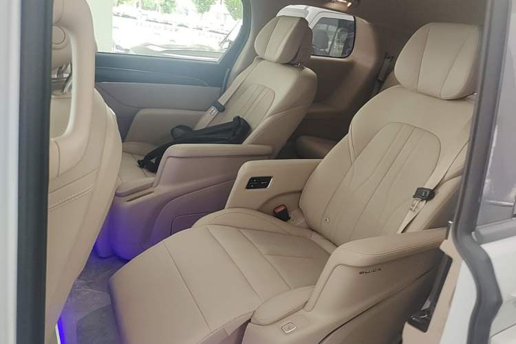 Used Buick GL8 New Energy 2025 Lu Shang Luxury Edition 7-Seater Left Rear Seat