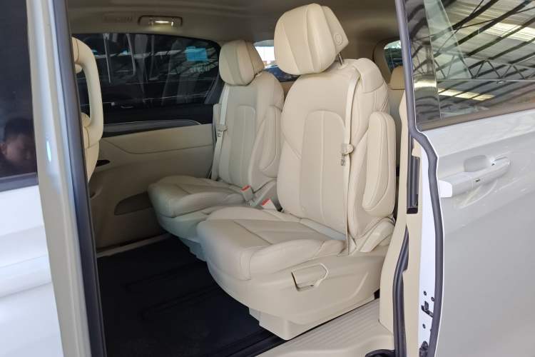 Used Buick GL8 New Energy 2025 Lushang First-Drive Edition 7-Seater Left Rear Seat