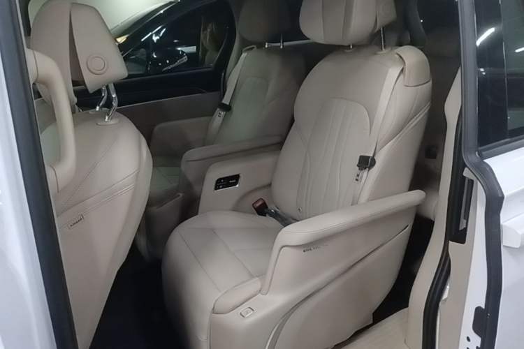 Used Buick GL8 New Energy 2025 Lu Shang Luxury Edition 7-Seater Left Rear Seat