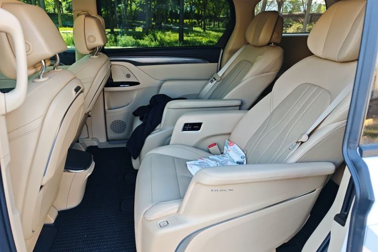Used Buick GL8 New Energy 2025 Lu Shang Luxury Edition 7-Seater Left Rear Seat