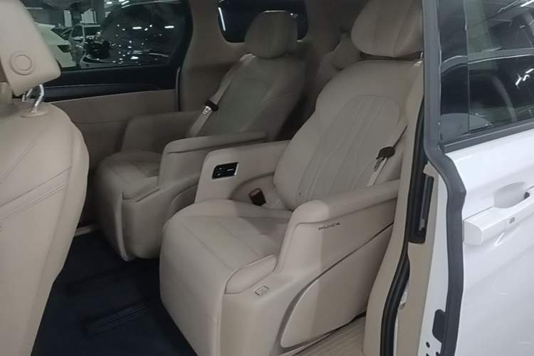 Used Buick GL8 New Energy 2025 Lu Shang Luxury Edition 7-Seater Left Rear Seat