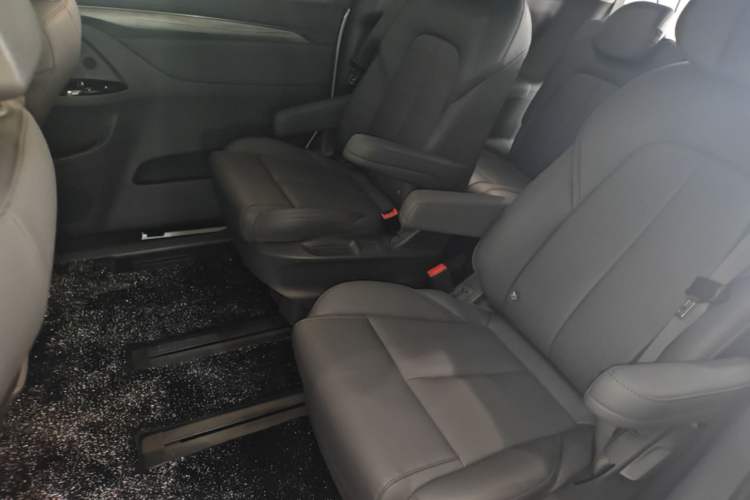 Used Buick GL8 New Energy 2025 Lushang First-Drive Edition 7-Seater Left Rear Seat