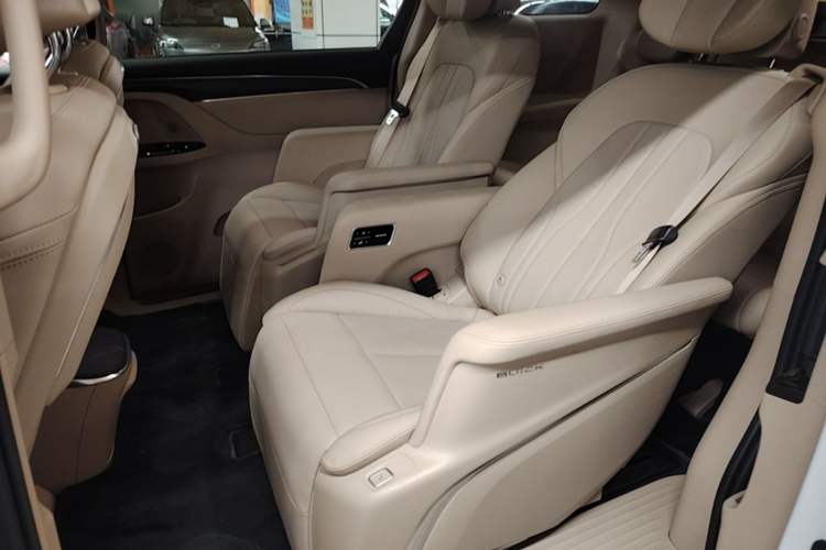Used Buick GL8 New Energy 2025 Lu Shang Luxury Edition 7-Seater Left Rear Seat