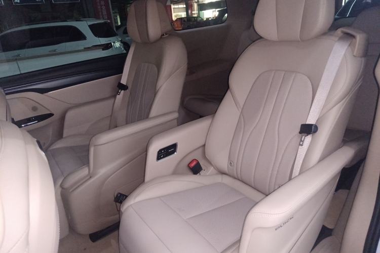 Used Buick GL8 New Energy 2025 Lu Shang Luxury Edition 7-Seater Left Rear Seat