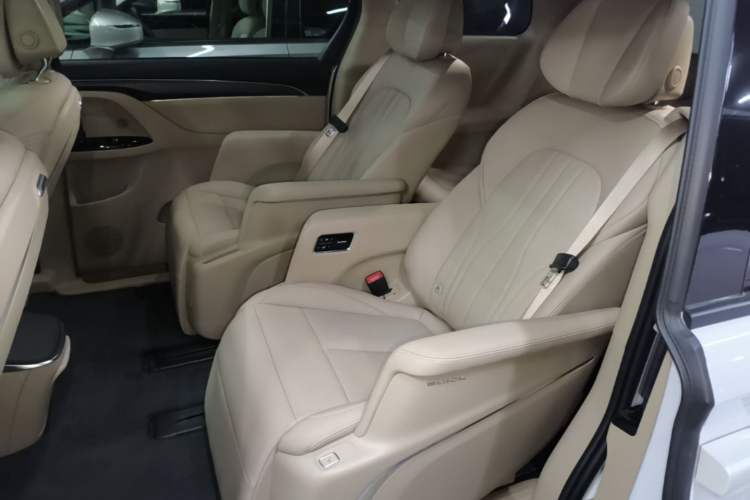 Used Buick GL8 New Energy 2025 Lu Shang Luxury Edition 7-Seater Left Rear Seat