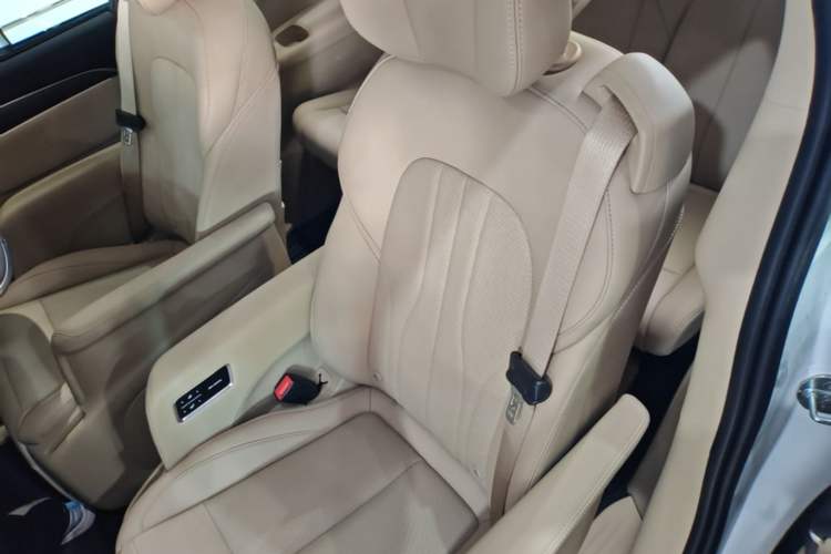 Used Buick GL8 New Energy 2025 Lu Shang Luxury Edition 7-Seater Left Rear Seat