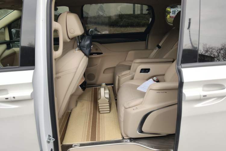 Used Buick GL8 New Energy 2025 Lu Shang Luxury Edition 7-Seater Left Rear Seat