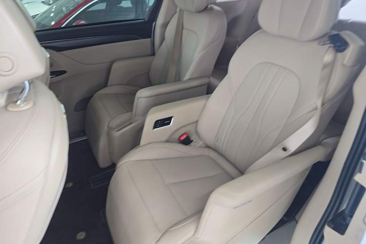 Used Buick GL8 New Energy 2025 Lu Shang Luxury Edition 7-Seater Left Rear Seat