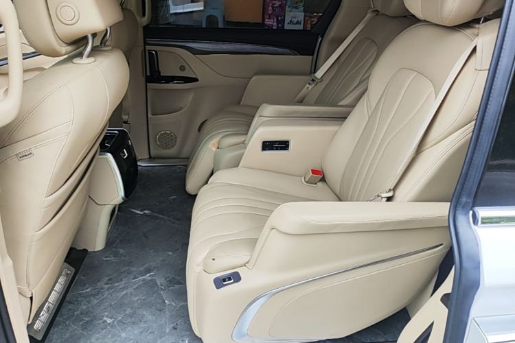 Used Buick GL8 New Energy 2025 Lushang First-Drive Edition 7-Seater Left Rear Seat