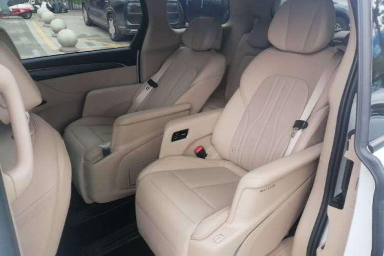 Used Buick GL8 New Energy 2025 Lu Shang Luxury Edition 7-Seater Left Rear Seat