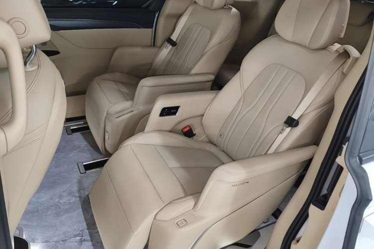 Used Buick GL8 New Energy 2025 Lu Shang Luxury Edition 7-Seater Left Rear Seat