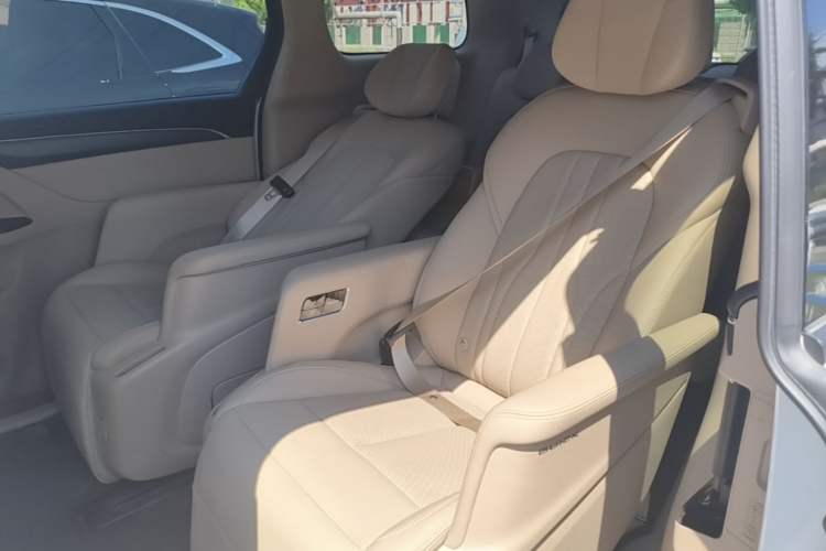 Used Buick GL8 New Energy 2025 Lu Shang Luxury Edition 7-Seater Left Rear Seat