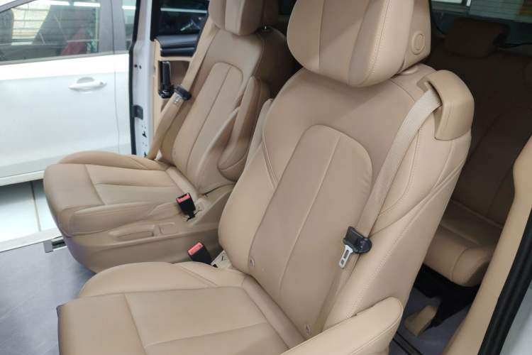 Used Buick GL8 New Energy 2025 Lushang First-Drive Edition 7-Seater Left Rear Seat