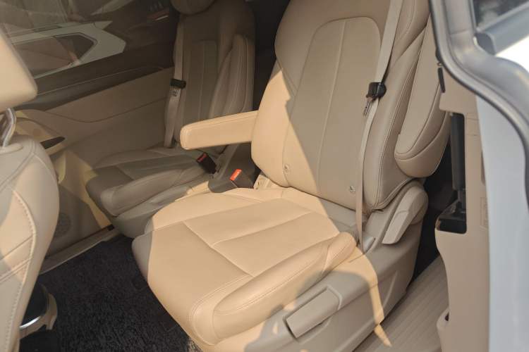 Used Buick GL8 New Energy 2025 Lu Shang Smart Enjoyment Edition 7-Seater Left Rear Seat