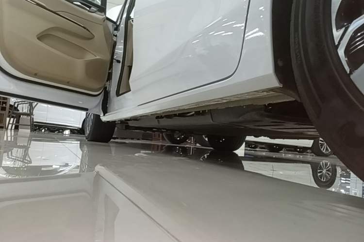 Used Buick GL8 New Energy 2025 Lu Shang Luxury Edition 7-Seater Left Side Sill