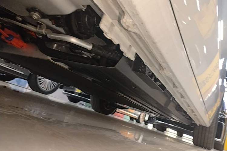 Used Buick GL8 New Energy 2025 Lushang First-Drive Edition 7-Seater Left Side Sill