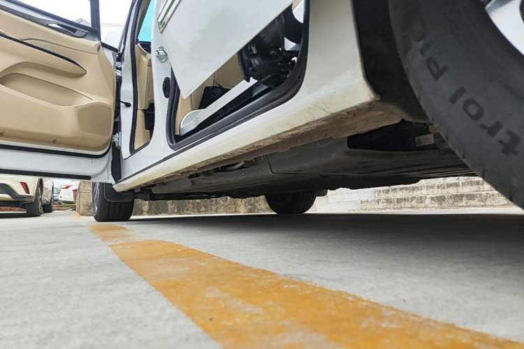 Used Buick GL8 New Energy 2025 Lushang First-Drive Edition 7-Seater Left Side Sill