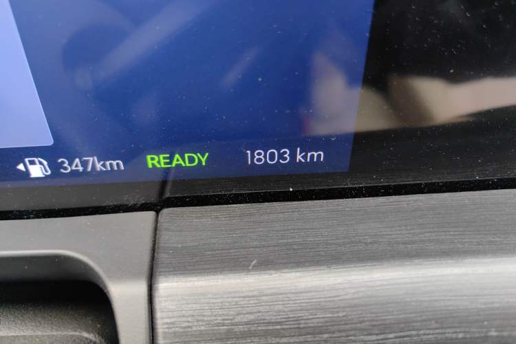 Used Buick GL8 New Energy 2025 Lushang First-Drive Edition 7-Seater Odometer Close Up