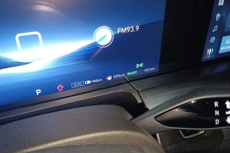 Used Buick GL8 New Energy 2025 Lushang First-Drive Edition 7-Seater Odometer Close Up