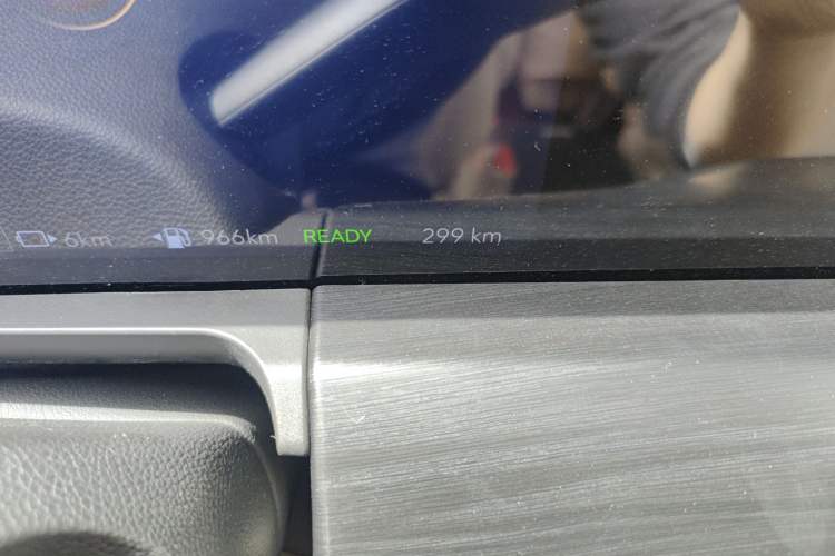 Used Buick GL8 New Energy 2025 Lu Shang Smart Enjoyment Edition 7-Seater Odometer Close Up
