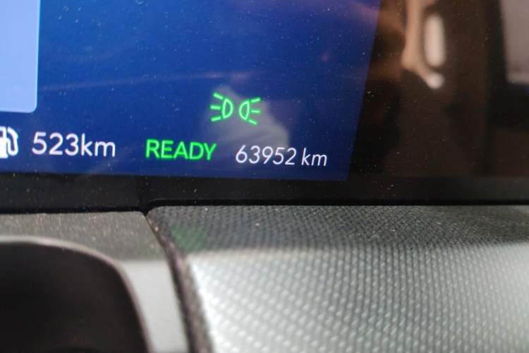 Used Buick GL8 New Energy 2025 Lushang First-Drive Edition 7-Seater Odometer Close Up