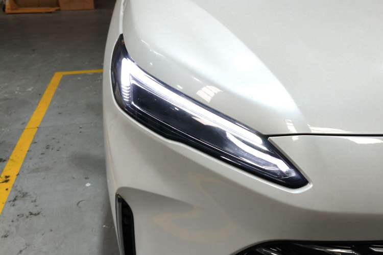 Used Buick GL8 New Energy 2025 Lushang First-Drive Edition 7-Seater Right Front Headlight