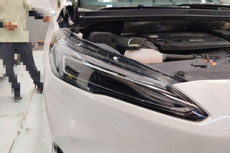 Used Buick GL8 New Energy 2025 Lushang First-Drive Edition 7-Seater Right Front Headlight