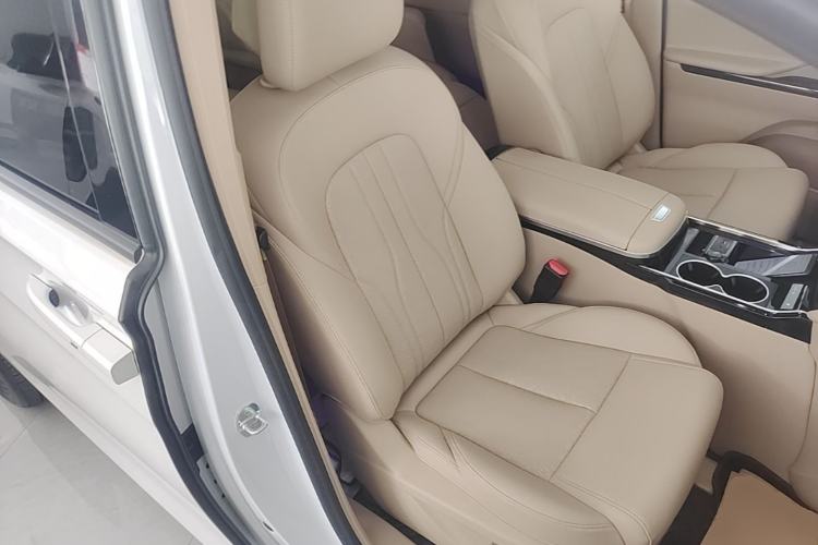 Used Buick GL8 New Energy 2025 Lu Shang Luxury Edition 7-Seater Right Front Seat