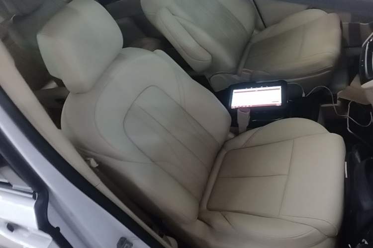 Used Buick GL8 New Energy 2025 Lu Shang Luxury Edition 7-Seater Right Front Seat