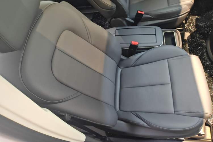 Used Buick GL8 New Energy 2025 Lushang First-Drive Edition 7-Seater Right Front Seat
