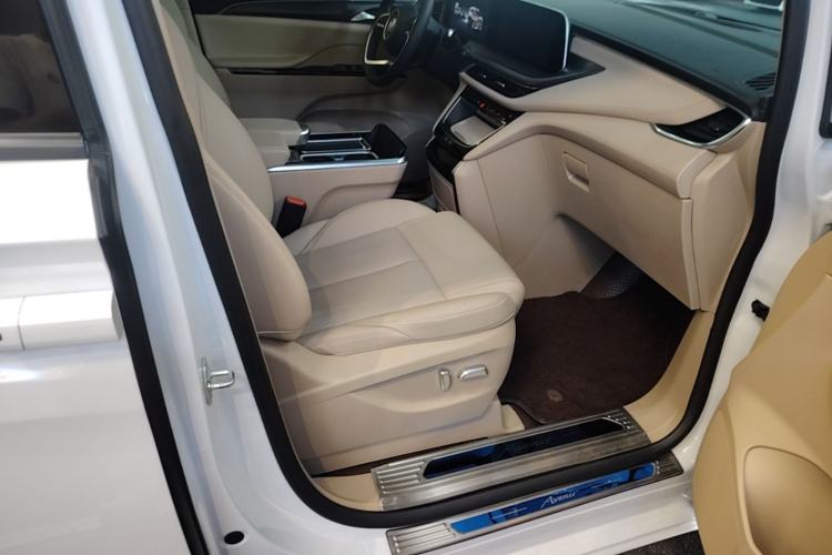 Used Buick GL8 New Energy 2025 Lu Shang Luxury Edition 7-Seater Right Front Seat